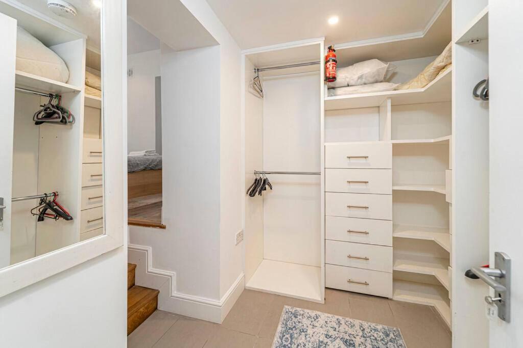 Stunning Flat With Amazing Garden Londra